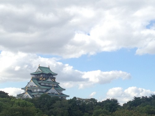 大阪城と秋の空